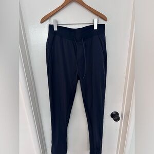 Lulu Lemon Men’s Navy Blue Jogger sweatpants size medium